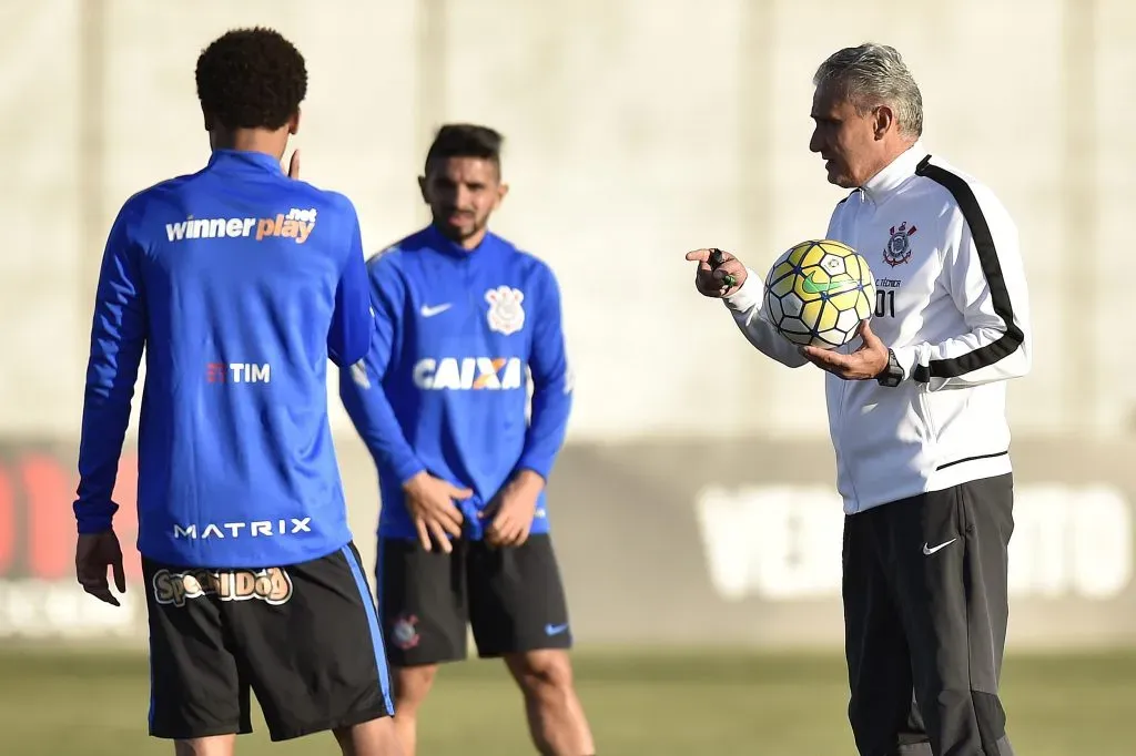 SAO PAULO – SP – 14/06/2016 – TREINO DO CORINTHIANS – Tite durante treino do Corinthians no CT Joaquim Grava. Foto: Mauro Horita/AGIF