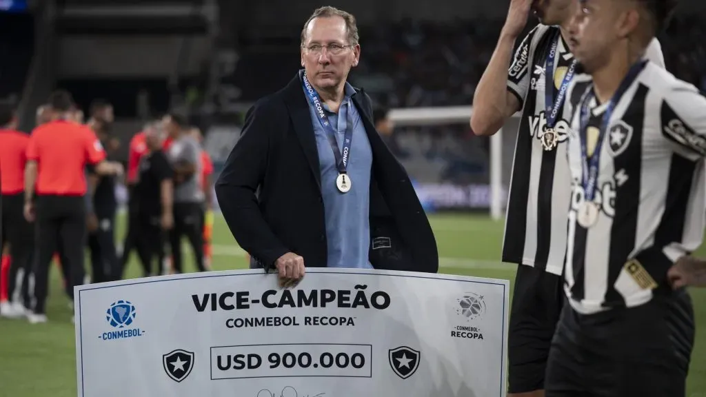 John Textor dono da saf do Botafogo após a partida contra o Racing no estádio Engenhão pelo campeonato Recopa Sul-americana 2025. Foto: Jorge Rodrigues/AGIF