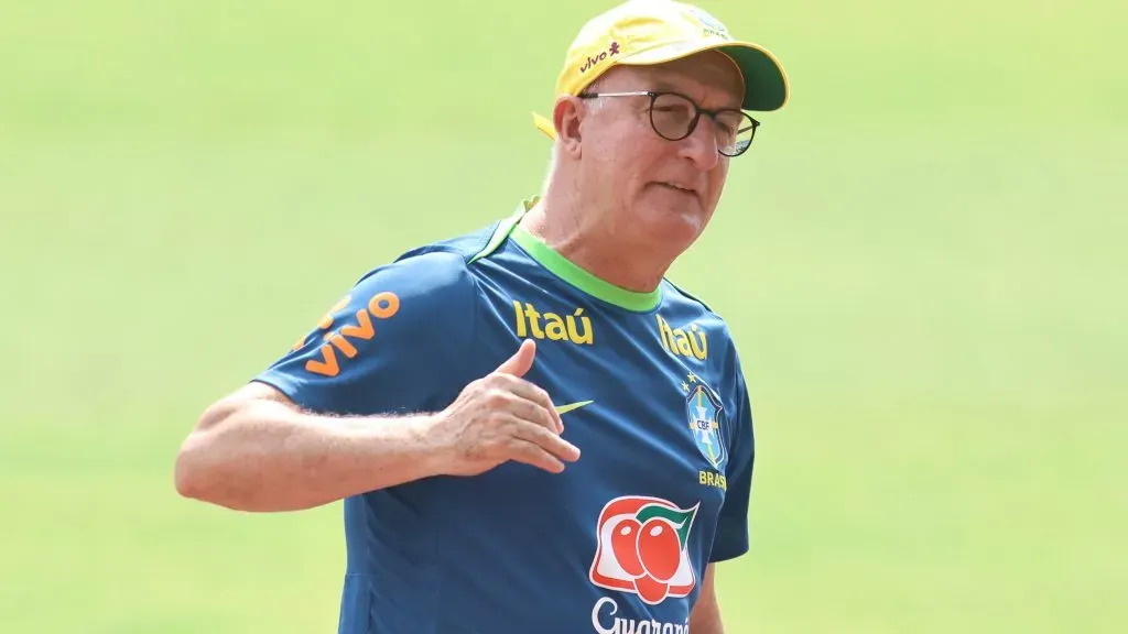 Dorival Júnior durante treinamento. Foto: Fernando Torres/AGIF