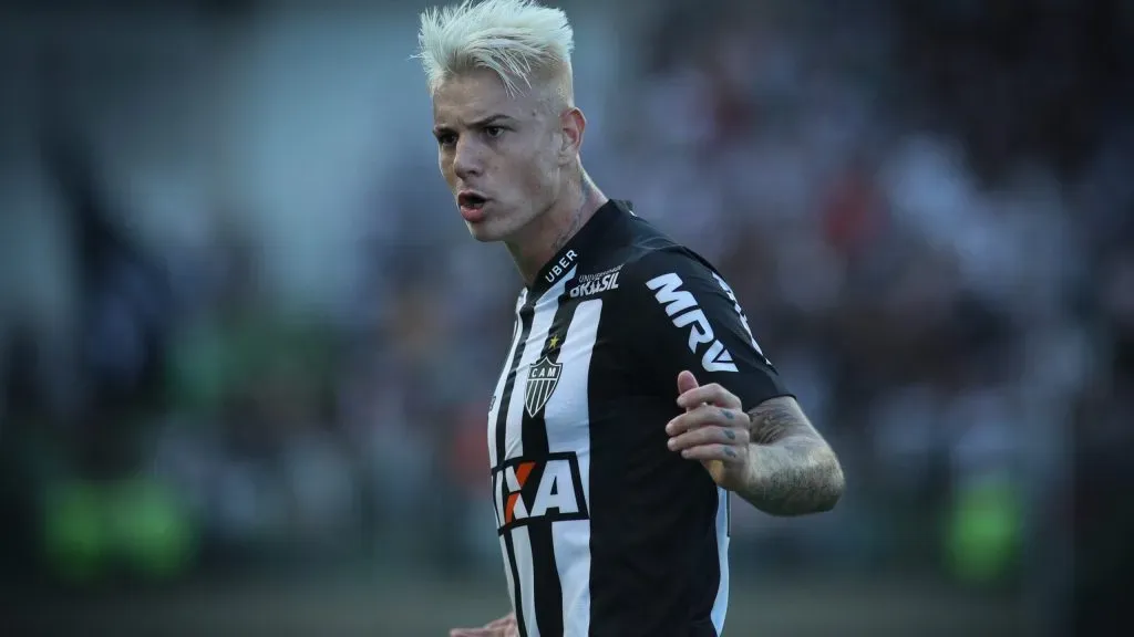 Róger Guedes durante partida. Foto: Pedro Vale/AGIF