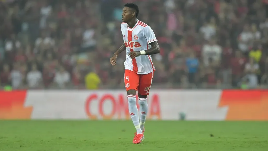 Vitao jogador do Internacional durante partida contra o Flamengo no estádio Maracanã pelo campeonato Brasileiro A 2025. Foto: Thiago Ribeiro/AGIF