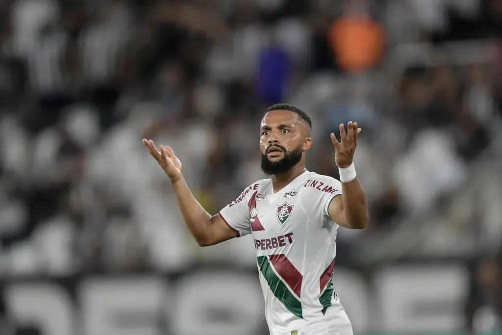 RJ – RIO DE JANEIRO – 26/04/2025 – BRASILEIRO A 2025, BOTAFOGO X FLUMINENSE – Samuel Xavier jogador do Fluminense durante partida contra o Botafogo no estadio Engenhao pelo campeonato Brasileiro A 2025. Foto: Thiago Ribeiro/AGIF