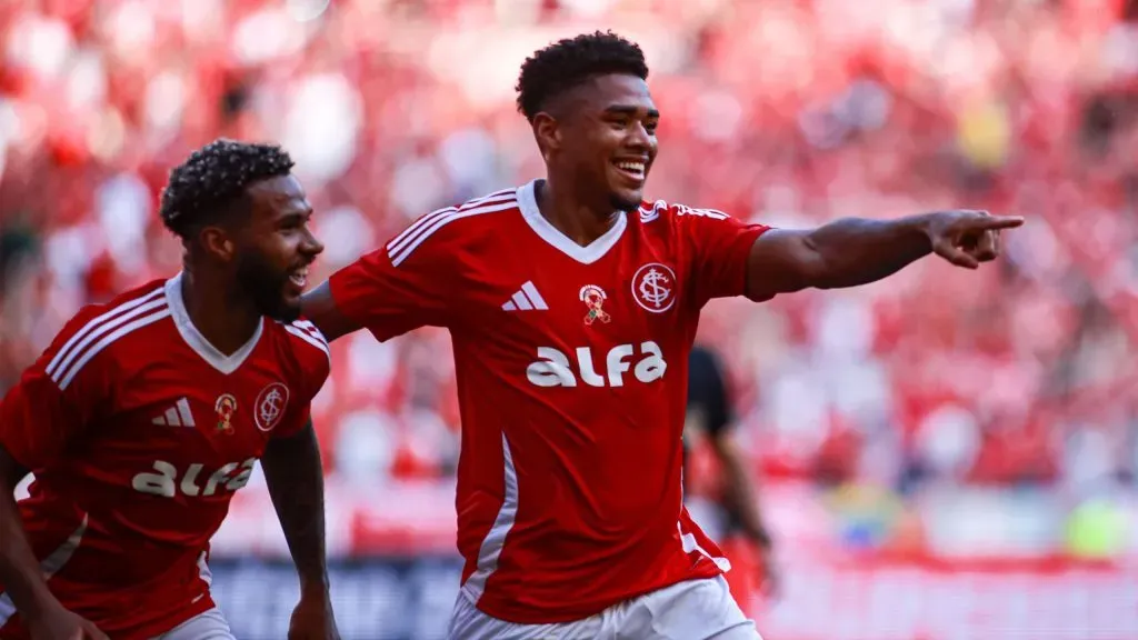 Victor Gabriel, do Colorado, comemora gol marcado diante do Juventude. Foto: Maxi Franzoi/AGIF.