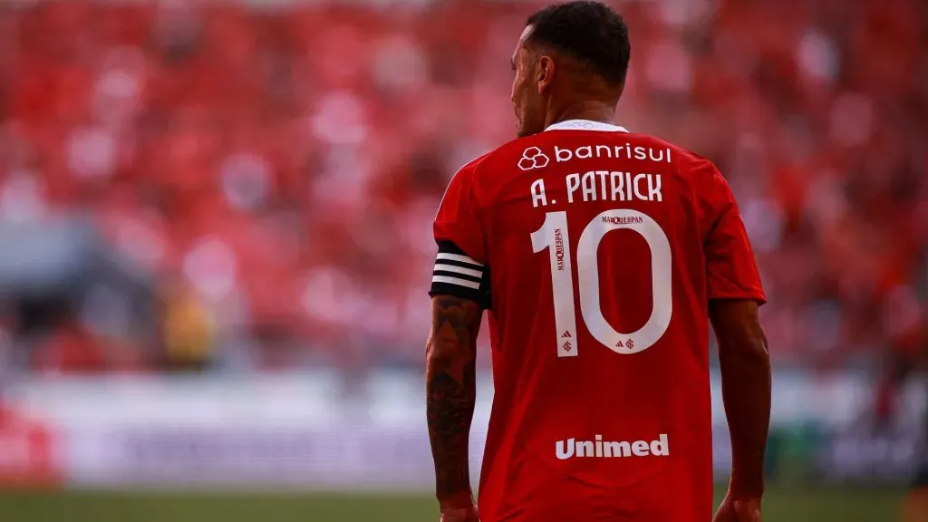 Alan Patrick durante o duelo contra o Juventude, pelo Brasileirão Betano – Foto: Maxi Franzoi/AGIF