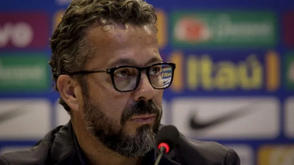 Cléber Xavier durante entrevista coletiva. Foto: Luciano Belford/AGIF