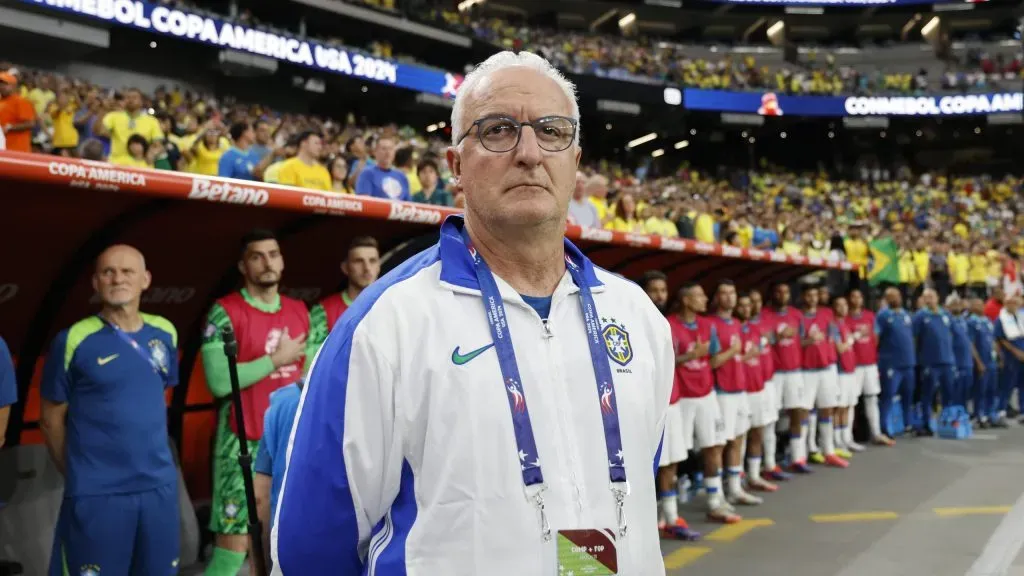 Treinador em partida do Brasil. Photo by Kevork Djansezian/Getty Images
