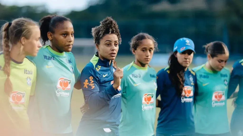 Seleção Feminina Sub-17 durante preparação para o Sul-Americano