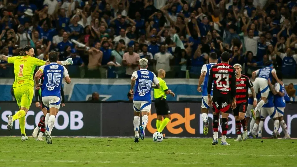 Jogadores do Cruzeiro comemorando. Foto: Fernando Moreno/AGIF