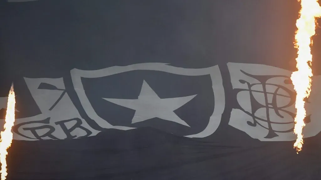 Bandeirão da torcida do Alvinegro de General Severiano. Foto: Thiago Ribeiro/AGIF.