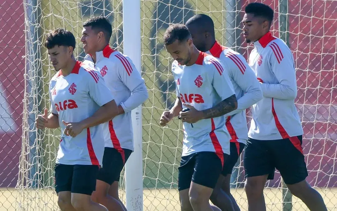 Elenco do Inter durante preparação para o duelo contra o Atlético Nacional, no CT do Inter, em Porto Alegre. Foto: R. Duarte/Internacional