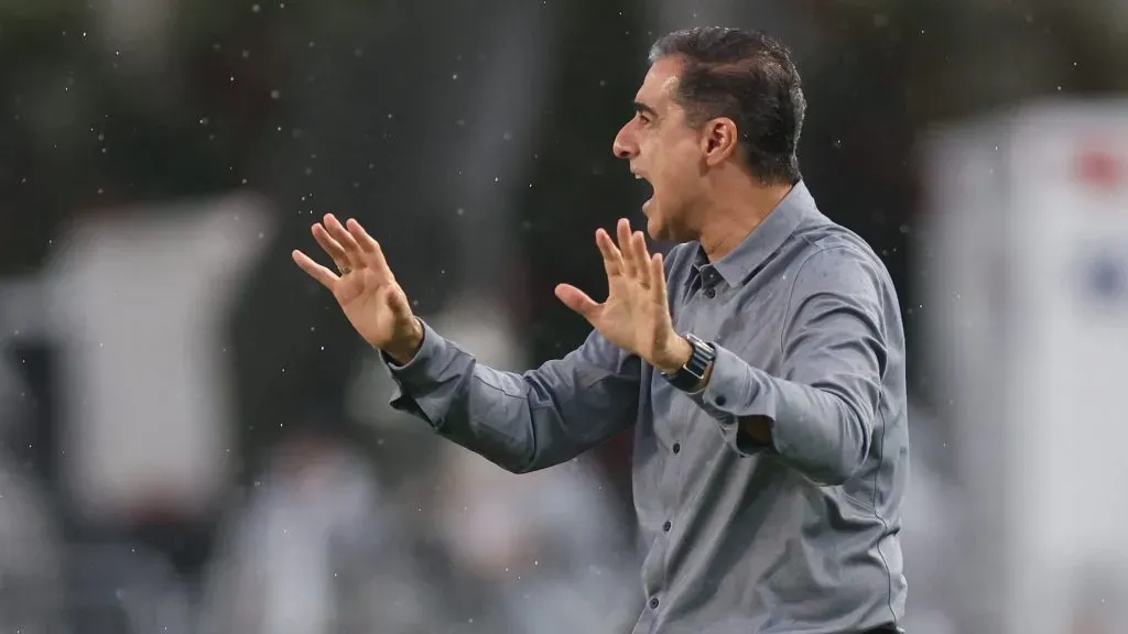Renato Paiva aponta erros que comprometeram a partida do Botafogo – Foto: Vítor Silva/Botafogo
