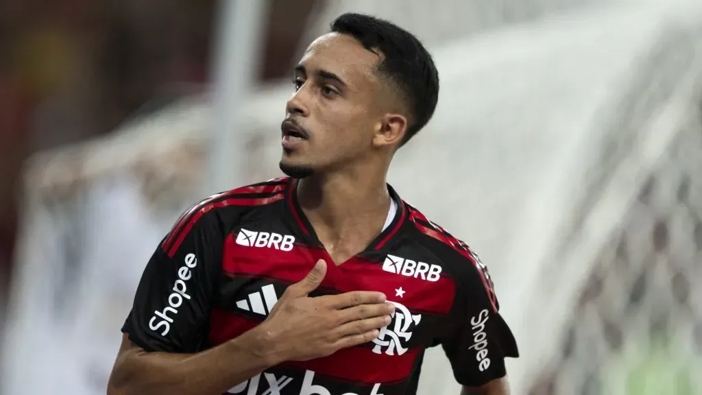 Matheus Gonçalves comemorando. Foto: Jorge Rodrigues/AGIF