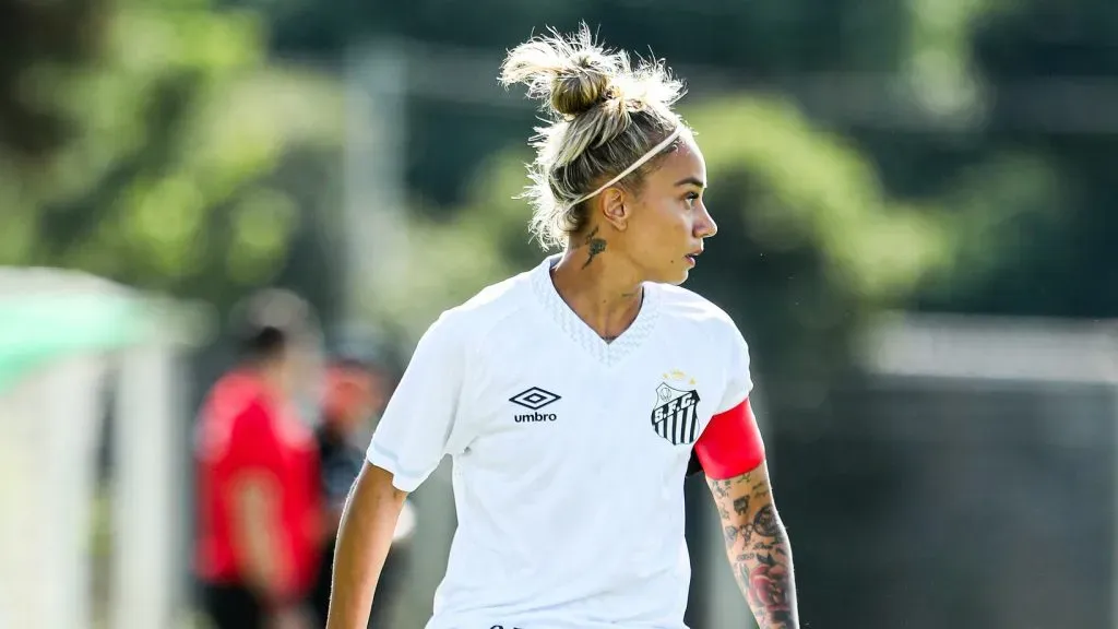 Thaisinha em duelo contra o Avaí Kindermann