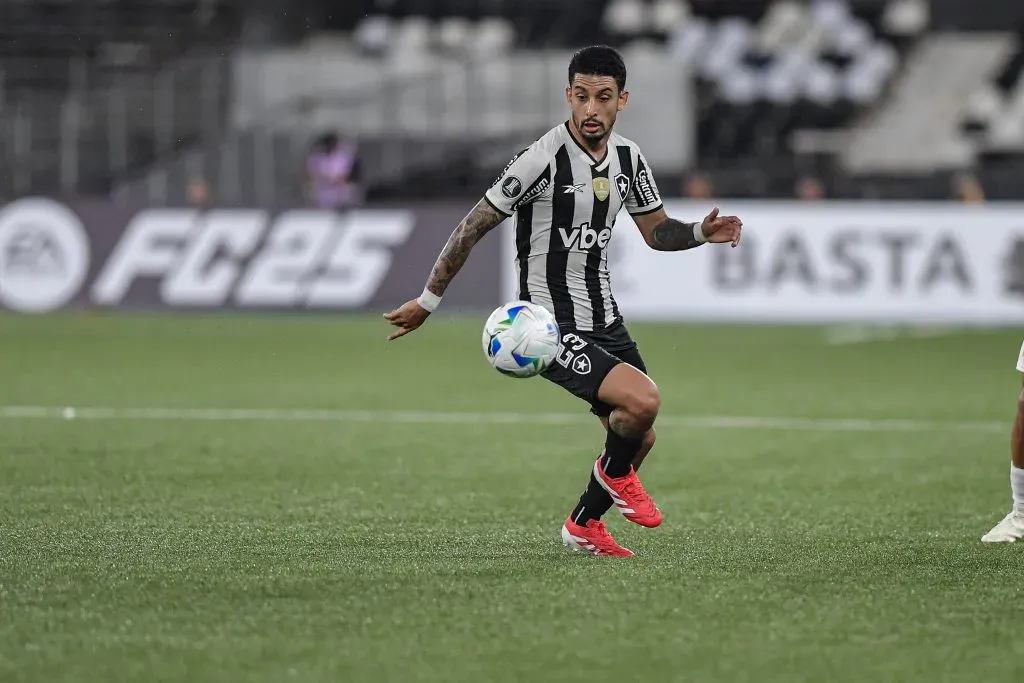 RJ – RIO DE JANEIRO – 08/04/2025 – COPA LIBERTADORES 2025, BOTAFOGO X CARABOBO – Santiago Rodriguez jogador do Botafogo durante partida contra o Carabobo no estadio Engenhao pelo campeonato Copa Libertadores 2025. Foto: Thiago Ribeiro/AGIF