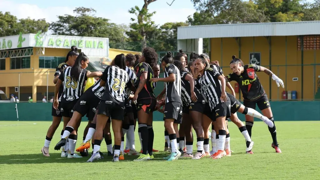 Jogadoras do Atlético-MG em duelo contra o Taubaté