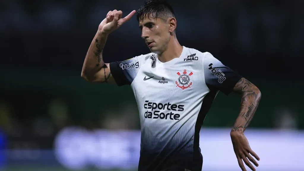 Fabrizio Angileri jogador do Corinthians durante partida contra o Palmeiras no estádio Arena Allianz Parque pelo campeonato Paulista 2025. Foto: Ettore Chiereguini/AGIF