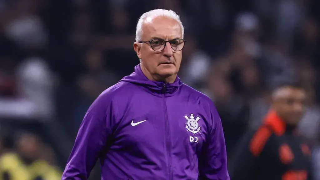 Dorival Júnior durante partida. Foto: Marcello Zambrana/AGIF