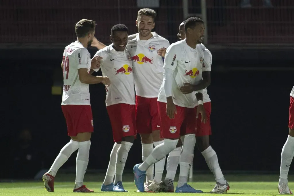 Eric Ramires, jogador do Bragantino comemora seu gol durante partida contra o Inter de Limeira no estadio Nabi Abi Chedid pelo campeonato Paulista 2022. Foto: Diogo Reis/AGIF