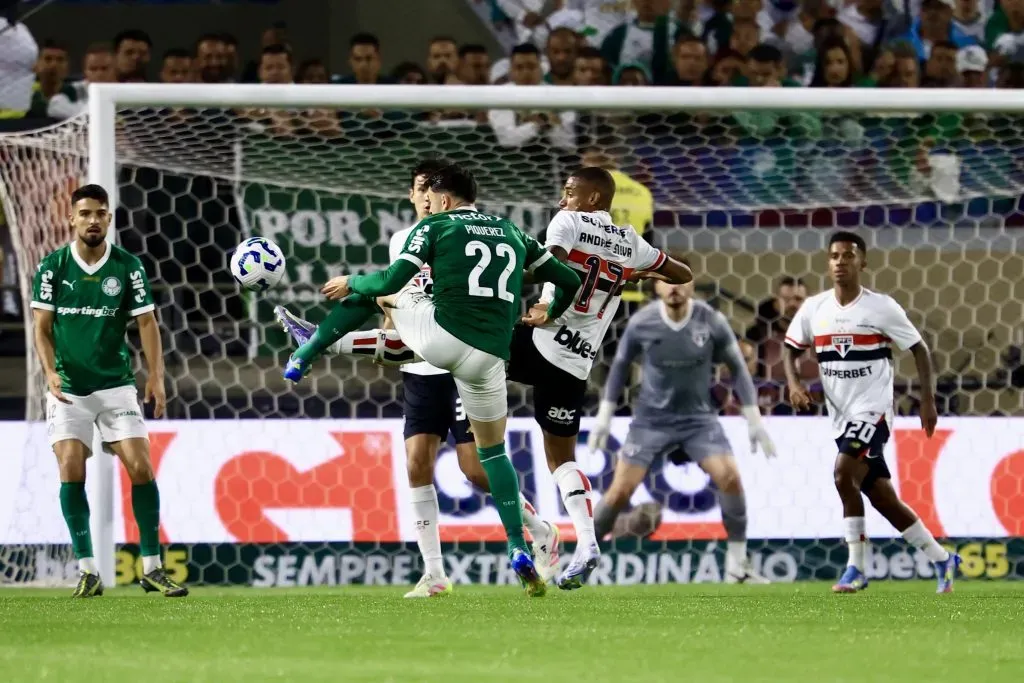 Piquerez, jogador do Palmeiras durante partida contra o Sao Paulo no estadio Arena Barueri pelo campeonato Brasileiro A 2025. Foto: Marcello Zambrana/AGIF