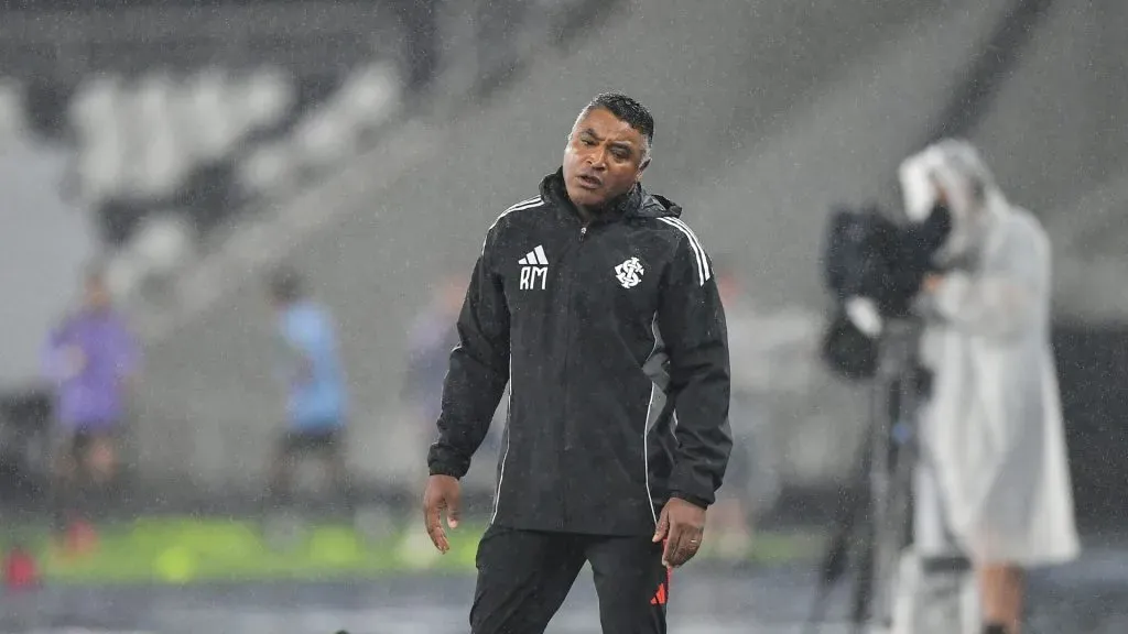 Inter de Roger Machado tem sofrido defensivamente – Foto: Thiago Ribeiro/AGIF