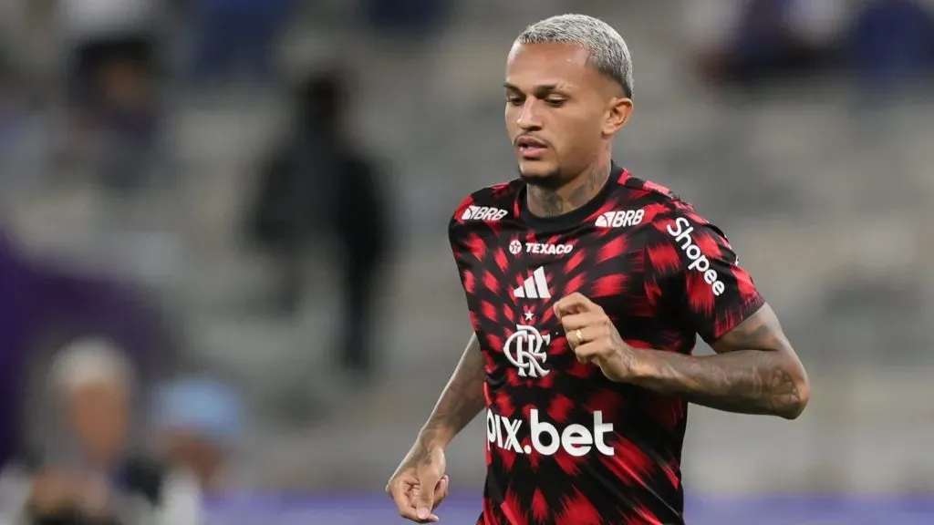 Wesley durante aquecimento. Foto: Gilson Lobo/AGIF