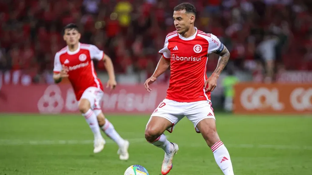 Alan Patrick no Internacional. Foto: Maxi Franzoi/AGIF