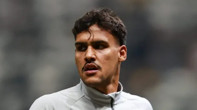 Foto: Gilson Lobo/AGIF – Matheus Mendes, que pertence ao Atlético, interessa ao Grêmio.