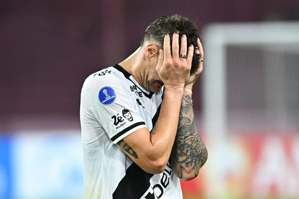 Vegetti, Coutinho e jogadores ofensivos do Vasco têm noite apagada contra o Lanús. Foto: Rodrigo Valle/Getty Images.