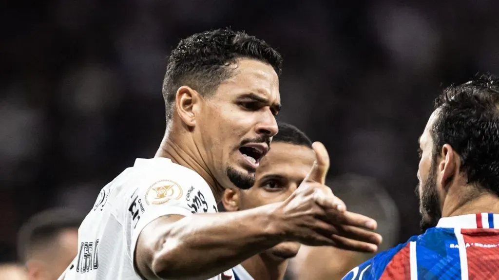 SP – SAO PAULO – 24/11/2023 – BRASILEIRO A 2023, CORINTHIANS X BAHIA – Lucas Verissimo jogador do Corinthians durante partida contra o Bahia no estadio Arena Corinthians pelo campeonato Brasileiro A 2023. Foto: Abner Dourado/AGIF