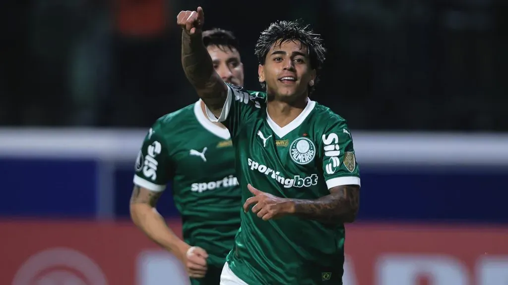 Facundo Torres, jogador do Palmeiras, comemora seu gol durante partida contra o Bolivar no estadio Arena Allianz Parque pelo campeonato Copa Libertadores 2025. Foto: Ettore Chiereguini/AGIF