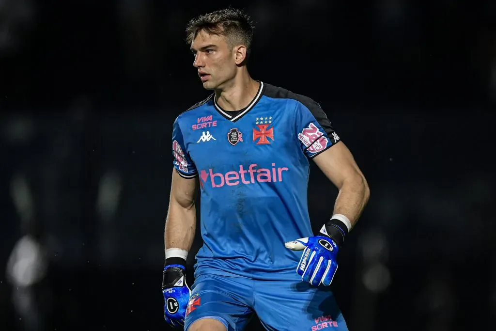 Léo Jardim em jogo do Vasco. Foto: Thiago Ribeiro/AGIF