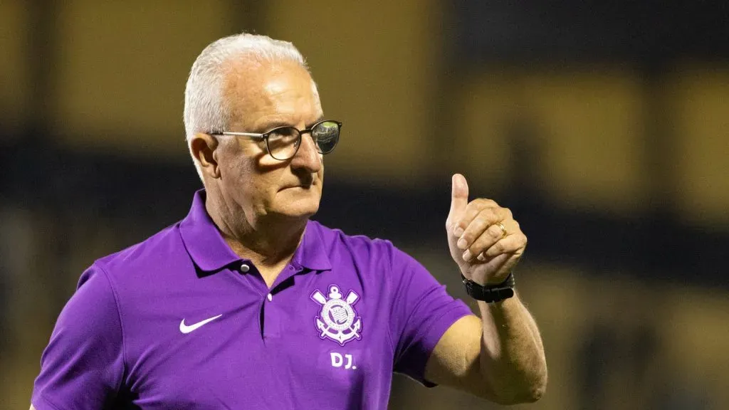Dorival chegou recentemente ao Corinthians