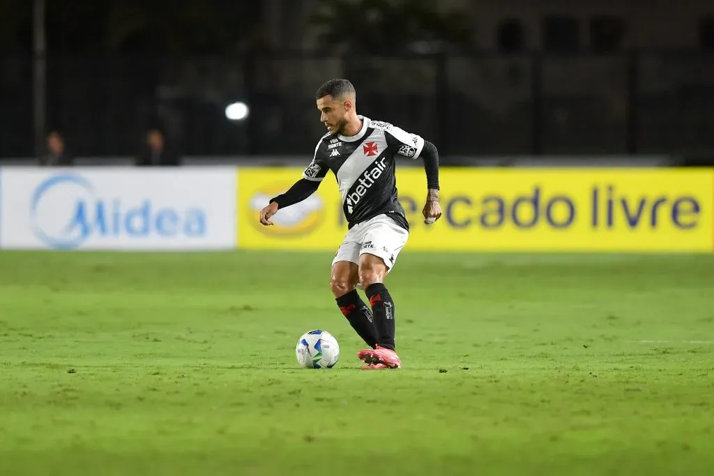 RJ – RIO DE JANEIRO – 22/04/2025 – COPA SUL-AMERICANA 2025, VASCO X LANUS – Coutinho jogador do Vasco durante partida contra o Lanus no estadio Sao Januario pelo campeonato Copa Sul-americana 2025. Foto: Thiago Ribeiro/AGIF