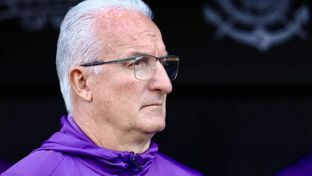 Dorival Júnior durante partida. Foto: Marcello Zambrana/AGIF