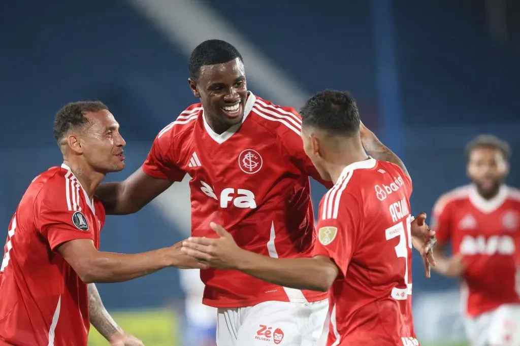 Ricardo Mathias, jogador do Internacional também balançou as redes na Libertadores 2025 contra o Nacional, em Montevidéu. Foto: Maxi Franzoi/AGIF