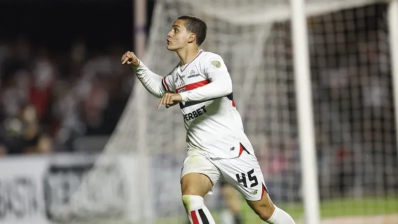 Lucca comemora seu gol pelo São Paulo. Foto: Rubens Chiri e Paulo Pinto/São Paulo