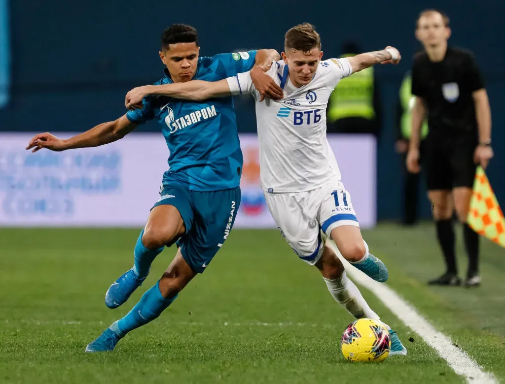 Douglas Santos em ação pelo Zenit. Foto: Epsilon/Getty Images