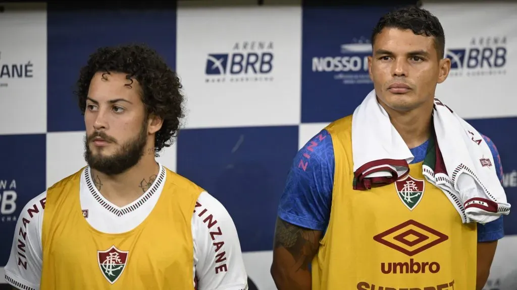 Thiago Silva jogador do Fluminense durante execução do hino nacional antes da partida contra o Aparecidense no estádio Mane Garrincha pelo campeonato Copa Do Brasil 2025. Foto: Mateus Bonomi/AGIF