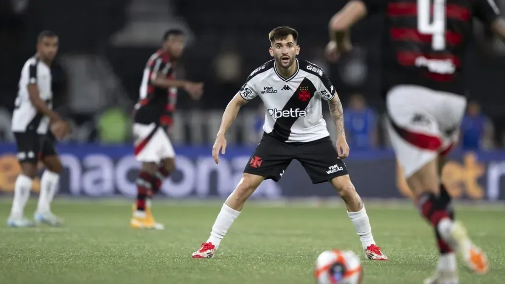 Garré em ação pelo Vasco contra o Flamengo, pelo Campeonato Carioca – Foto: Jorge Rodrigues/AGIF