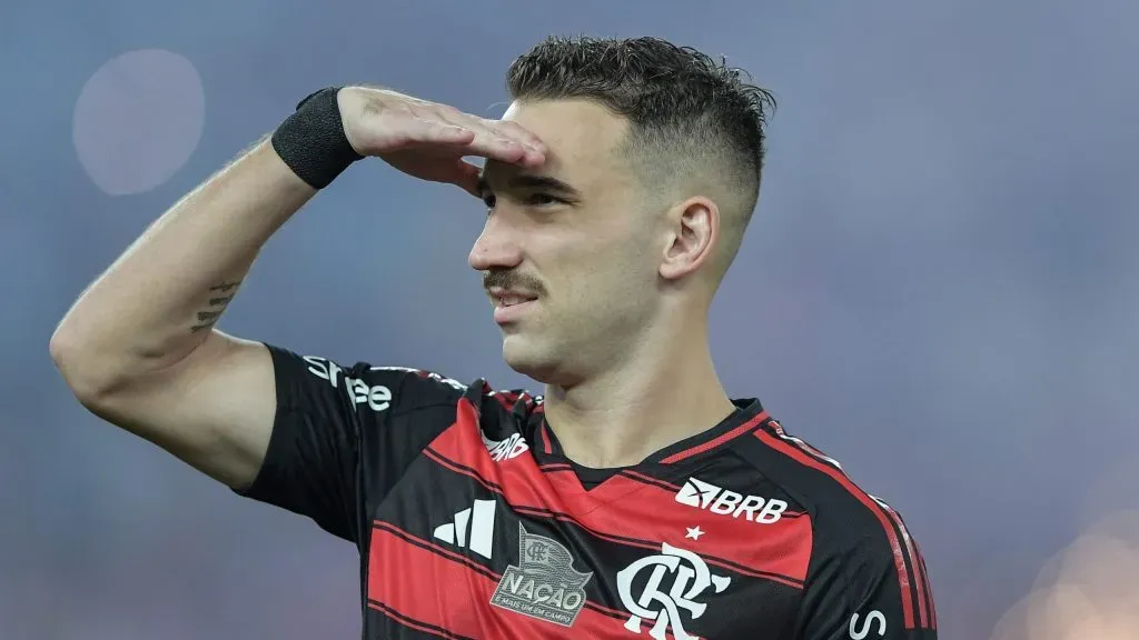 Léo Ortiz, defensor do Rubro-Negro. Foto: Thiago Ribeiro/AGIF.