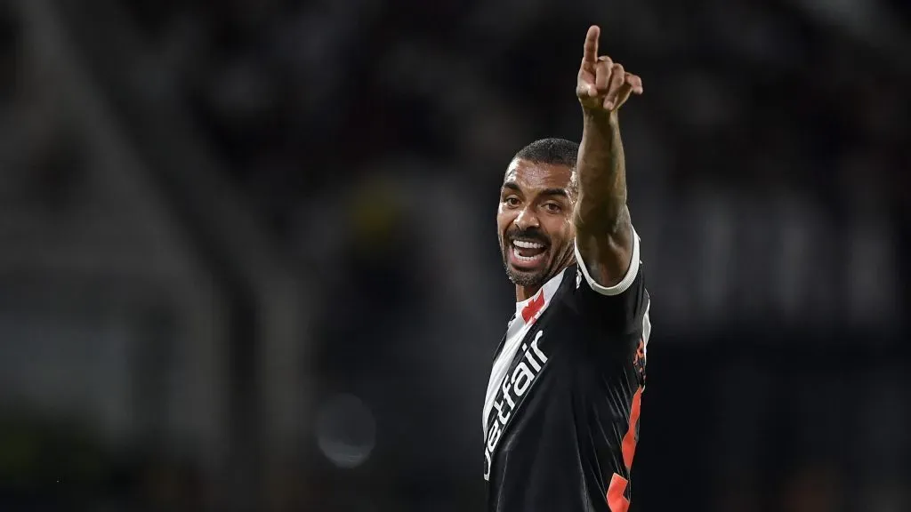 Paulo Henrique, lateral-direito do Gigante da Colina. Foto: Thiago Ribeiro/AGIF.