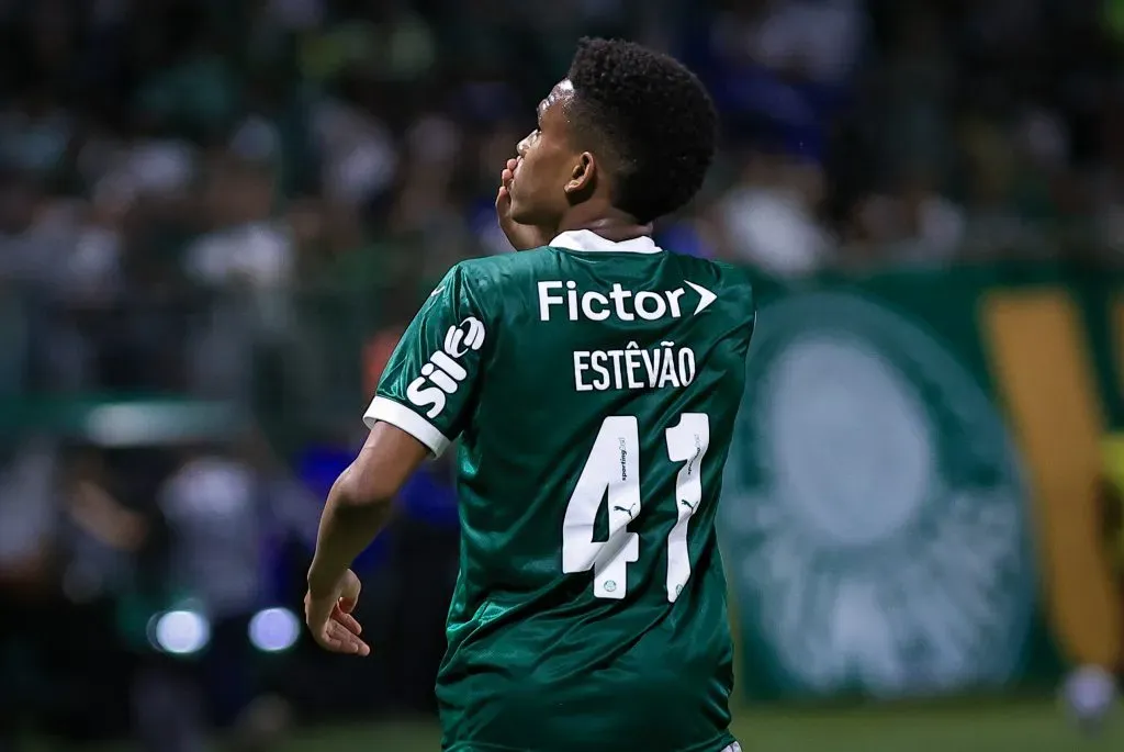 Estêvão jogador do Palmeiras comemora seu gol durante partida contra o Ceará no estádio Arena Allianz Parque pelo campeonato Copa Do Brasil 2025. Foto: Fabio Giannelli/AGIF
