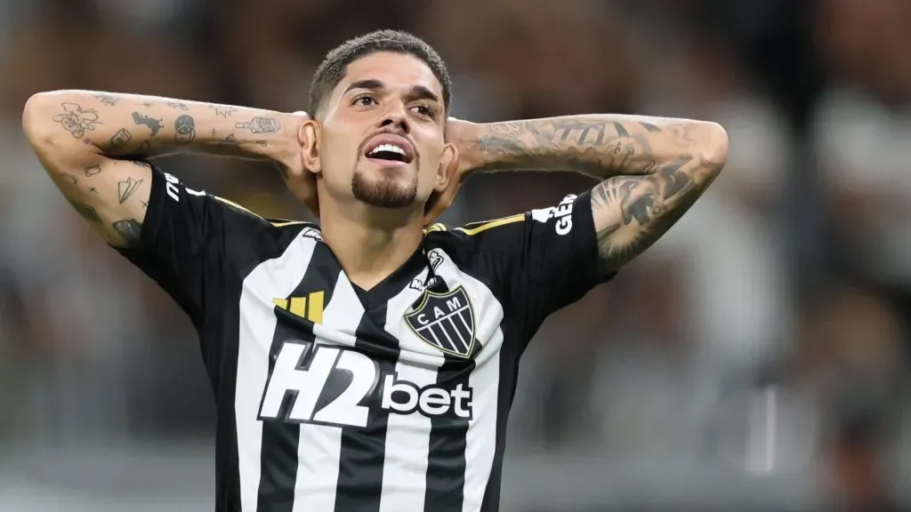 Rubens, jogador do Atlético-MG, lamenta durante partida contra o Itabirito, pelo Campeonato Mineiro. Foto: Gilson Lobo/AGIF.