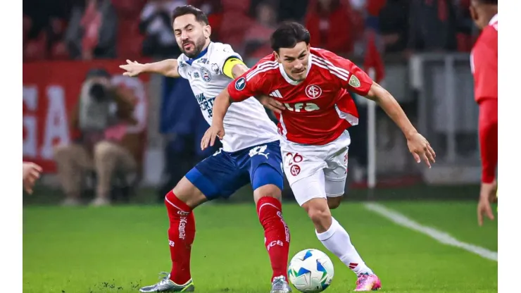 Internacional vence Bahia de virada e se classifica pela Copa Libertadores