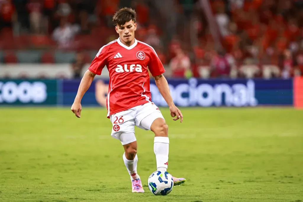 RS – PORTO ALEGRE – 16/04/2025 – BRASILEIRO A 2025, INTERNACIONAL X PALMEIRAS – Alexandro Bernabei jogador do Internacional durante partida contra o Palmeiras no estadio Beira-Rio pelo campeonato Brasileiro A 2025. Foto: Maxi Franzoi/AGIF