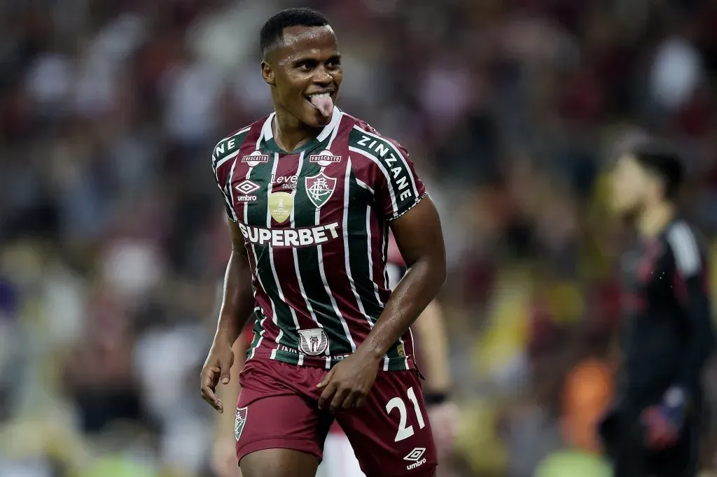 RJ – RIO DE JANEIRO – 17/10/2024 – BRASILEIRO A 2024, FLAMENGO X FLUMINENSE – Jhon Arias jogador do Fluminense comemora seu gol durante partida contra o Flamengo no estadio Maracana pelo campeonato Brasileiro A 2024. Foto: Alexandre Loureiro/AGIF