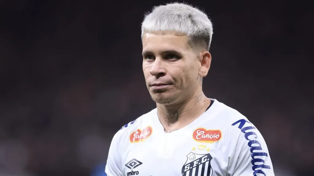 Soteldo ainda não marcou após retorno ao Santos. Foto: Marcello Zambrana/AGIF