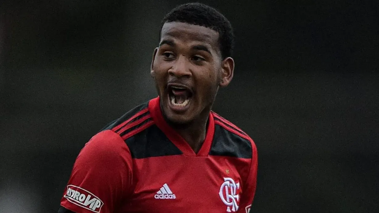 Cleiton, zagueiro do Flamengo