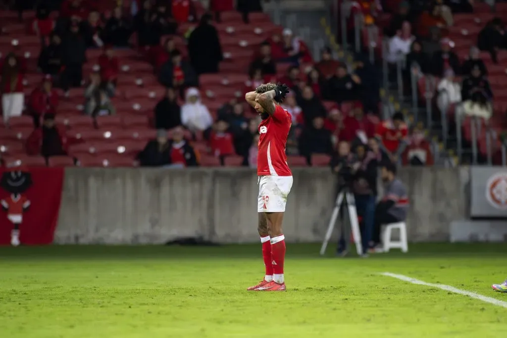 Wesley, jogador do Internacional lamenta durante partida contra o Fluminense no estadio Beira-Rio pelo campeonato Brasileiro A 2025. Foto: Cristiano Junior/AGIF