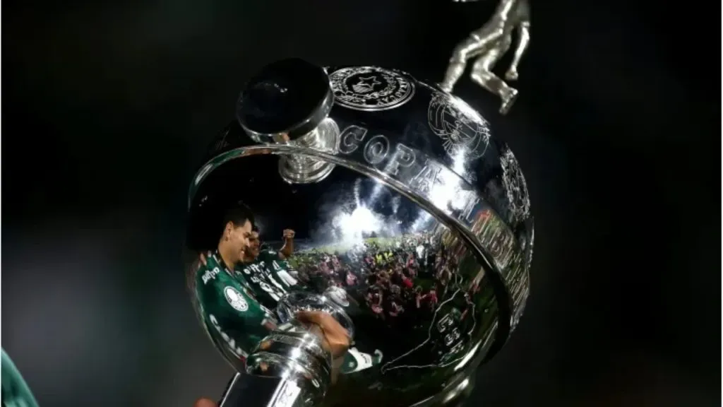 Taça da Copa Libertadores da América – Foto: Reprodução/Getty Images